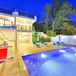 Uzumlu Village 2 Bedroom 1228 ヴィラ カルカン