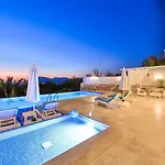 Uzumlu Village 2 Bedroom 1228 ヴィラ *